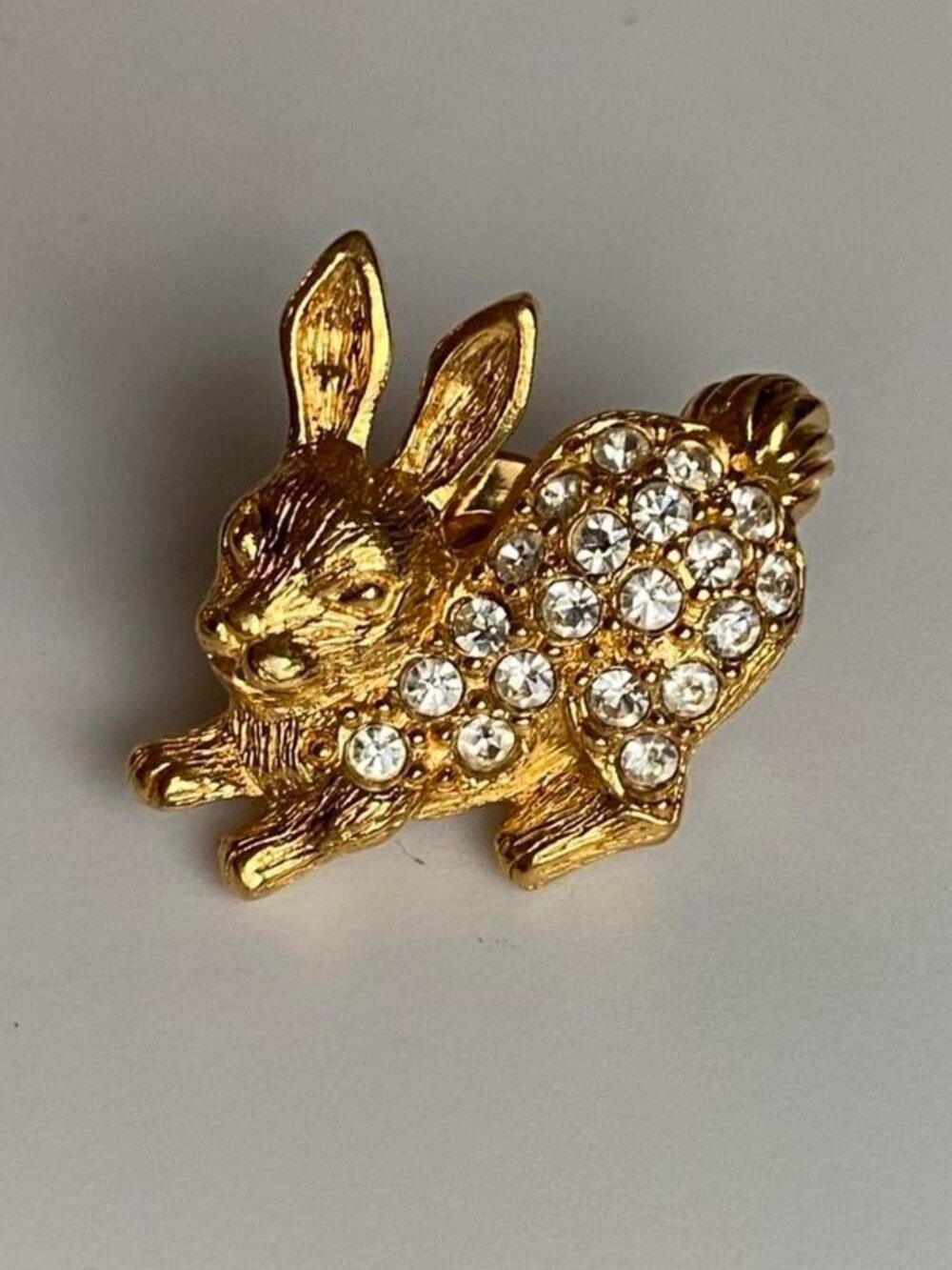 Estate Vintage Signed AVON Gold Tone Rhinestone Rabbit Bunny Brooch Pin 80s Pins